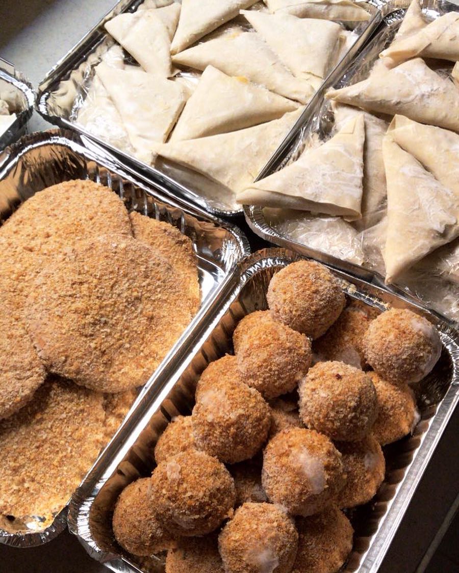 بمناسبة شهر #رمضان الكريم نعلن توفر #مفرزنات (#سمبوسه ،#جيب_التاجر ،#كرات_البطاطس ،#مسخن ،#منتو ).
#مفرزنات_رمضان #دجاج #جبن #خضار
#لذيذ #tasty #delicious #yummy
#جازان #جيزان #صامطه #ابوعريش #احد_المسارحه #بيش #الدرب #فيفا #بني_مالك #العارضه #الطوال #صبيا #السعوديه #السعودية