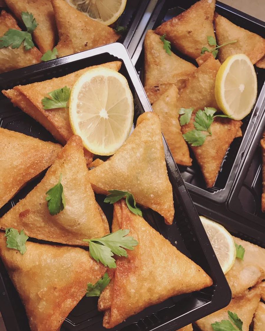#سمبوسه #دجاج ✨.
#سمبوسة #لذيذ #tasty #tastyfood #رمضان #مفرزنات #مفرزنات_رمضان #chicken #pastries #pastry
#جازان #جيزان #صامطه #ابوعريش #احد_المسارحه #بيش #الدرب #فيفا #بني_مالك #العارضه #الطوال #صبيا #السعوديه #السعودية