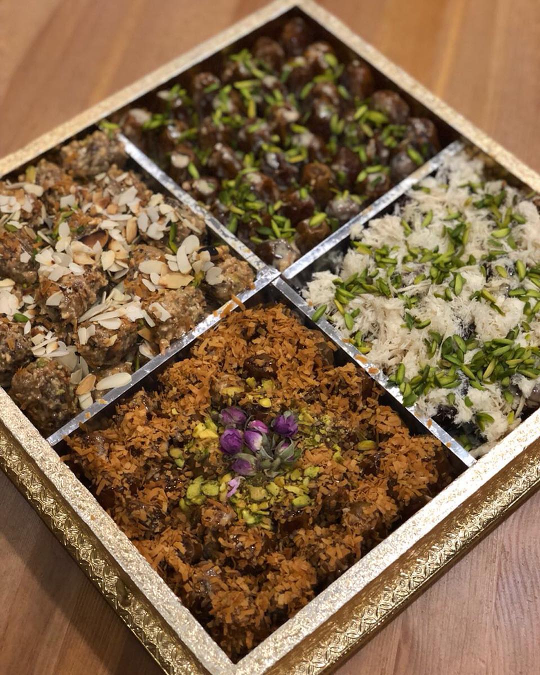 .
.
تعبئة صينية زبونه ✨
