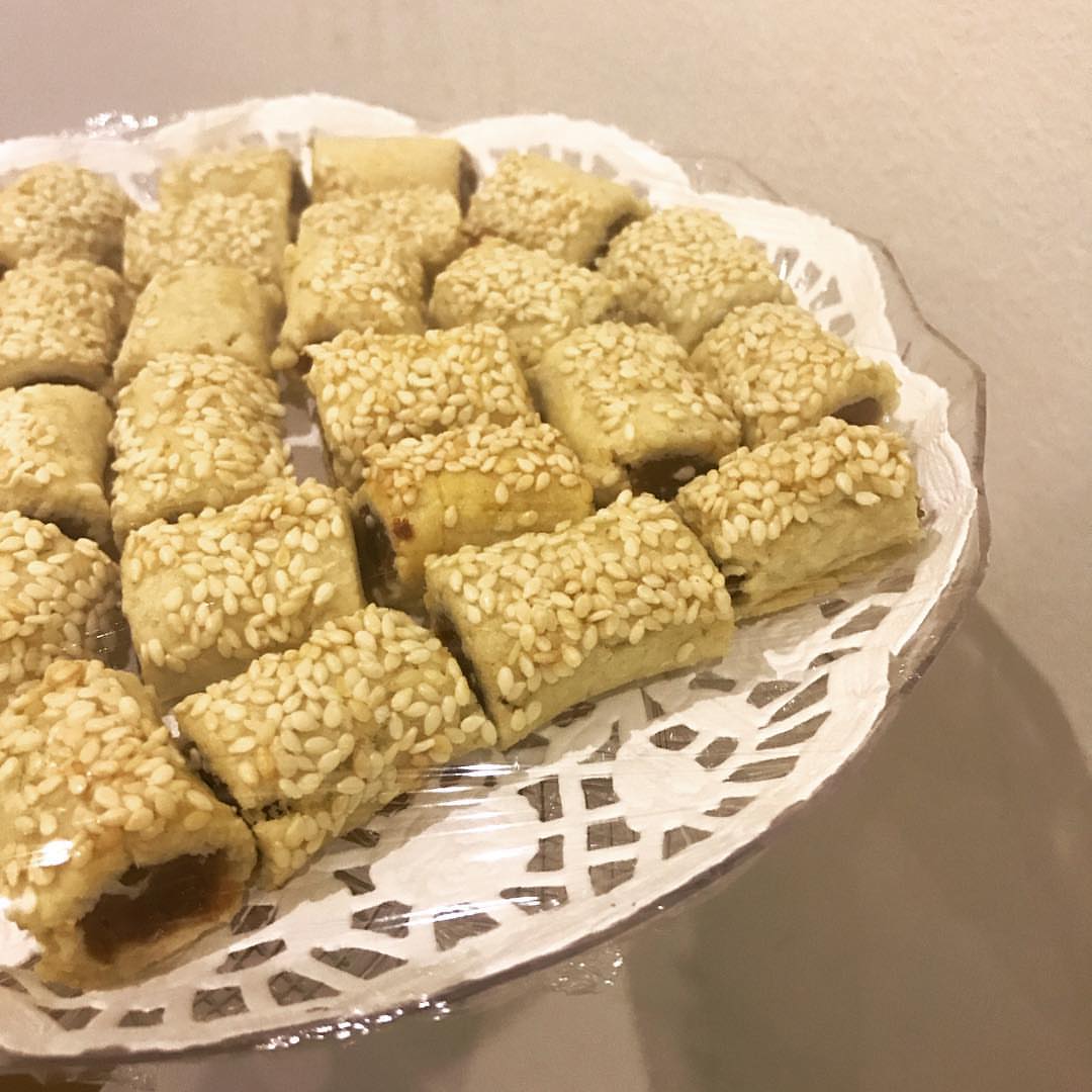 أيضا متوفر غدا صينيات صغيره ب٢٥ ريال فقط #حلا#حلويات #هشه #لذيذه#تارت #فطيرة_تفاح #معمرل_تمر