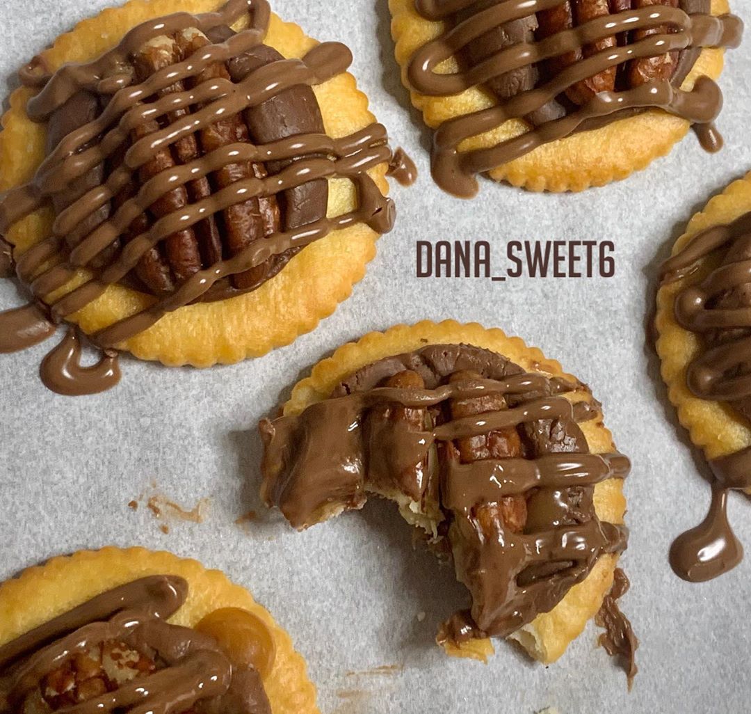  Rollo #Chocolate #Ritz #Cookies حلى الحجر المنزلي بمكونين .. للمزيد من الوصفات الشهية زورو موقعنا على #اليوتيوب .