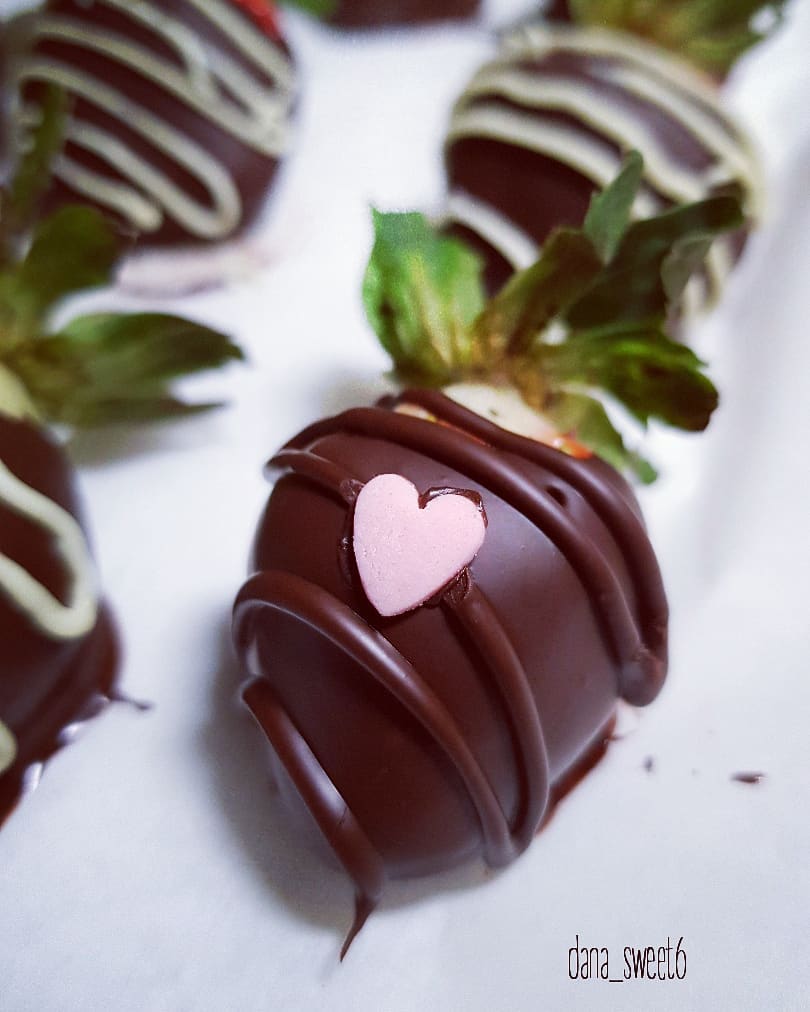 فراولة بالشوكولا❤
#dana_sweet6 #sweets #sweet #strawberry #strawberrywithchocolate #فراولة #فراولة_بالشوكولاتة #فراولةبالشوكليت #فراولاتي #حلويات_للبيع_الرياض #حلويات