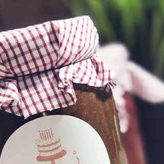 زبدة الفول السوداني والكاكاو
مصنوعة من أجود المكونات
مثالية مع وجبات الإفطار والحلويات الصحية
.
مميزات المنتج:
خالي من الغلوتين✔️
نباتي صرف✔️
خالي من السكر✔️
خالي من الألبان✔️
خالي من الزيوت المهدرجة✔️
قيمة غذائية عالية للمنتجات✔️
مناسب لمرضى السكر و النباتييين ✔️
مناسب لمتبعي حمية الكيتو و اللو كارب✔️
.محلّى بستيفيا
.
للطلب: راسلونا على الواتساب:
0560308706 .
تذوقوها و أخبرونا بمدى رضاكم عن التجربة