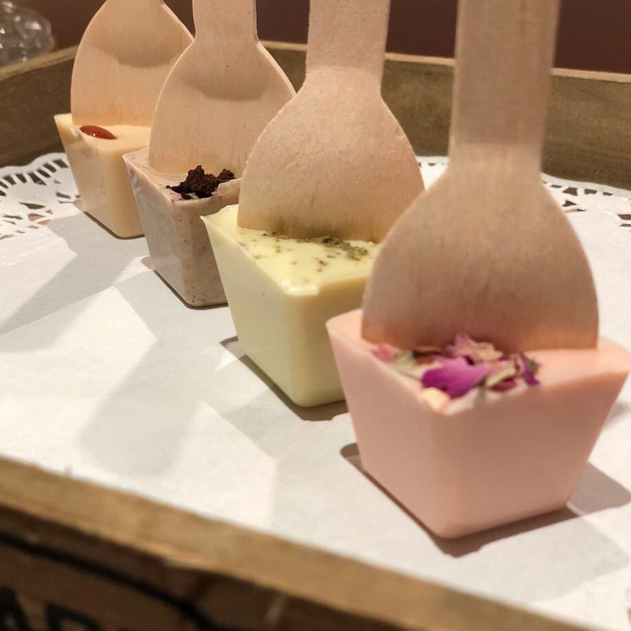 Our new flavours : Rose,cardamom,cappuccino, caramel نكهاتنا الجديده : روز ، هيل ، كابتشينو ، كراميل #hotchocolate #cowchocomilk #riyadh ❤️