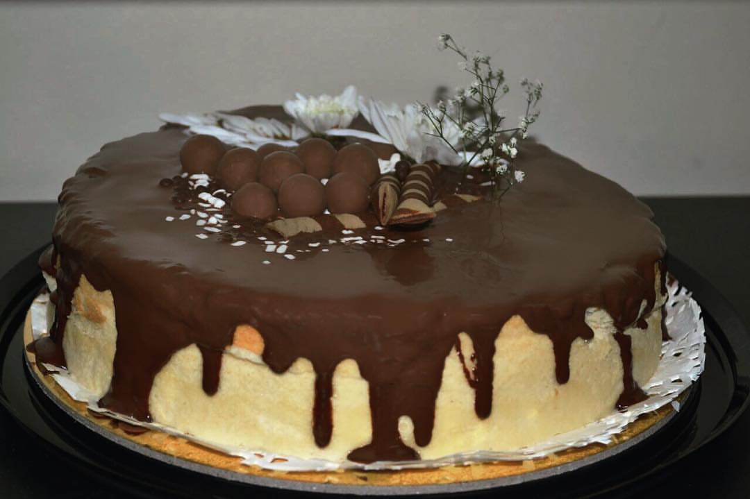 This is the larger Japanese chessecake with Nutella try it u will alway order it #mochidesserts #موشي #تشيز_كيك_ياباني #لوتس #كلاسك #نوتيلا ##japanese #حلا #براونيز #بانكيك #كوكيز #بسبوسه #بسبوسه_ماما #jeddahfoodfestival #مهرجان_جدة_للمأكولات ❤️