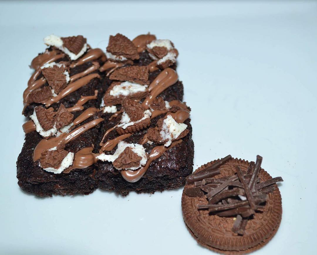 Our brownies is the best also in town and we know it #mochidesserts #موشي #تشيز_كيك_ياباني #لوتس #كلاسك #نوتيلا ##japanese #حلا #براونيز #بانكيك #كوكيز #بسبوسه #بسبوسه_ماما #jeddahfoodfestival #مهرجان_جدة_للمأكولات ❤️