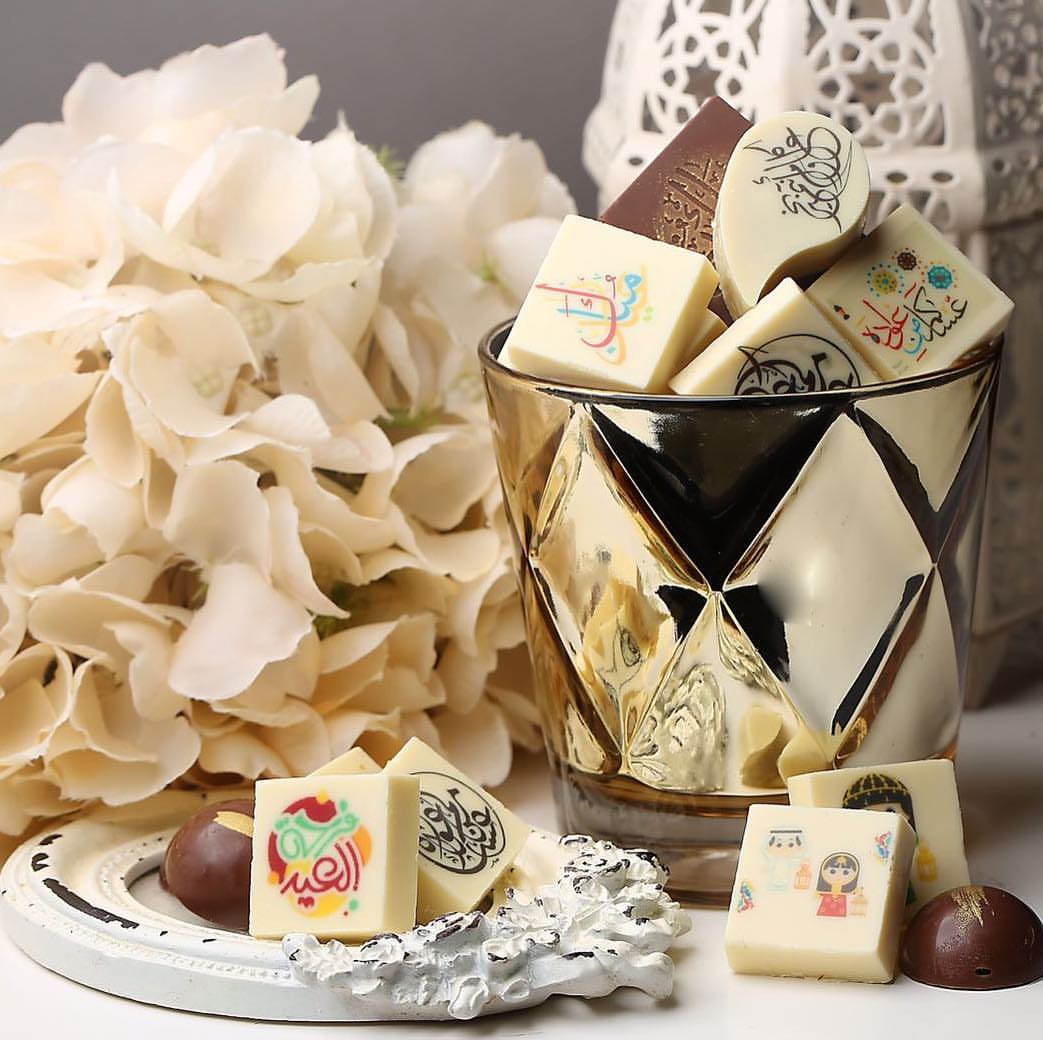 شكولاته فاخره بعبارات معايده . . .
نستخدم أفخر انواع الشكولاته البلجيكيه ✨ والمصنعه بمعايير عالميه ❤️✅