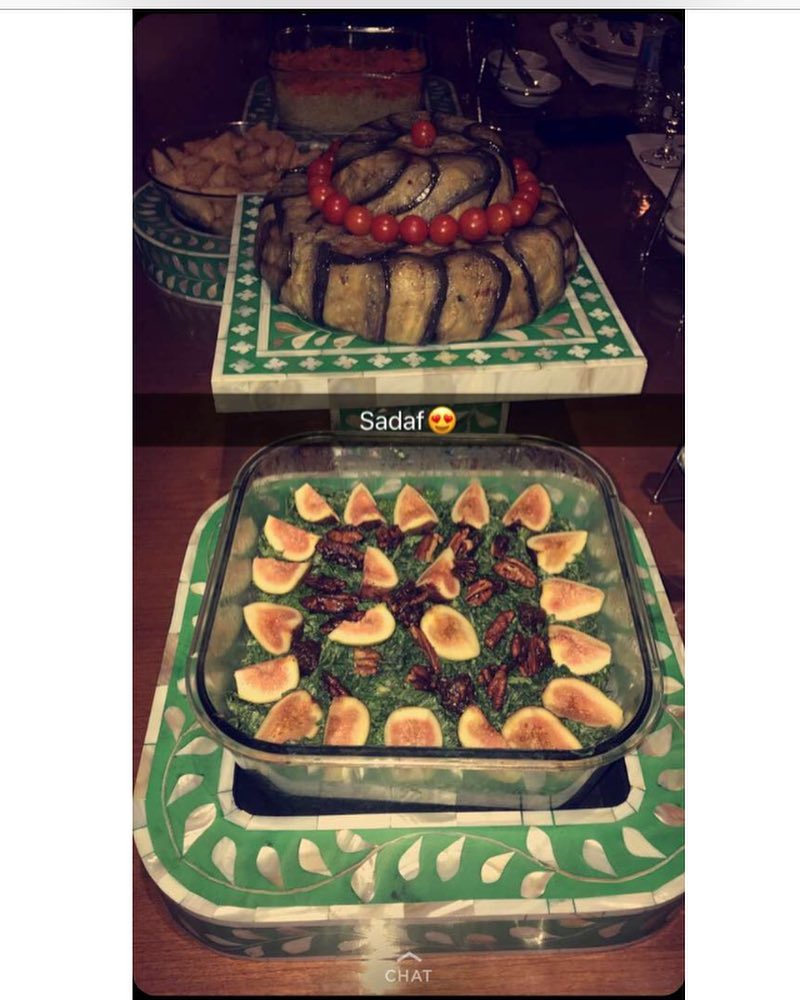 سلطة الكيل و التين و سلطة الاورزو بالباذنجان