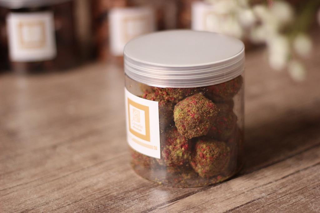 -
ترافلز التوت - Raspberry truffles