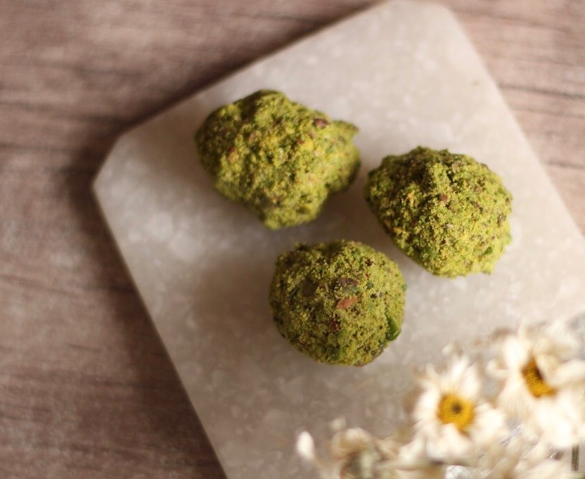 -
تمر الفستق بالرهش - Pistachio Date with Rahash