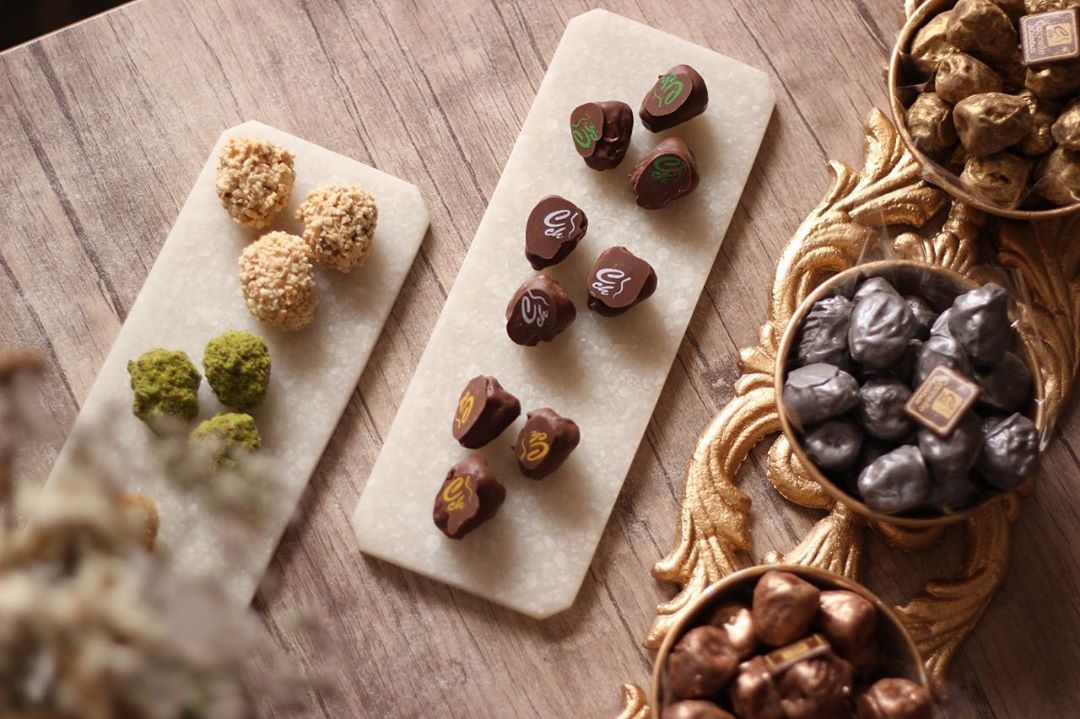 -
Collection of Dates with chocolate