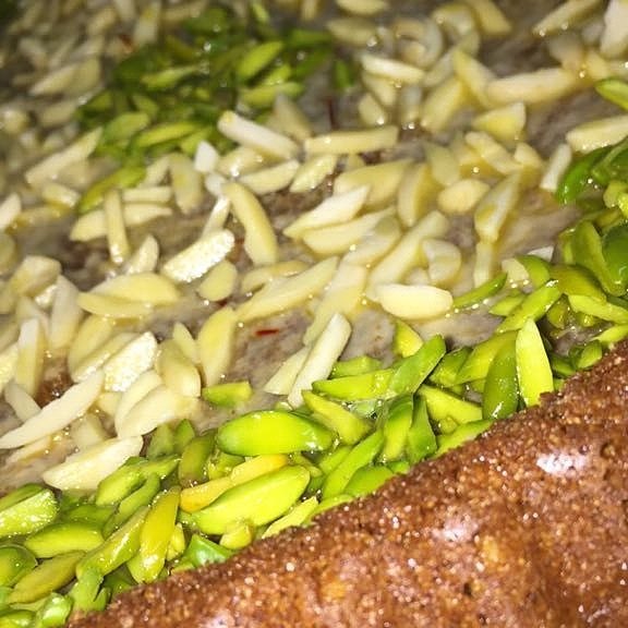تصوير عن قرب #بسبوتي#اللذيذه#غير #حلويات#بسبوسه#مميزه#حلى#قهوه#الرياض#لذيذ#ابداعي#رائعه#شهيه#تصويري#كيك#كيكة#سينابون#قرفه#فستق#لوز#جوز