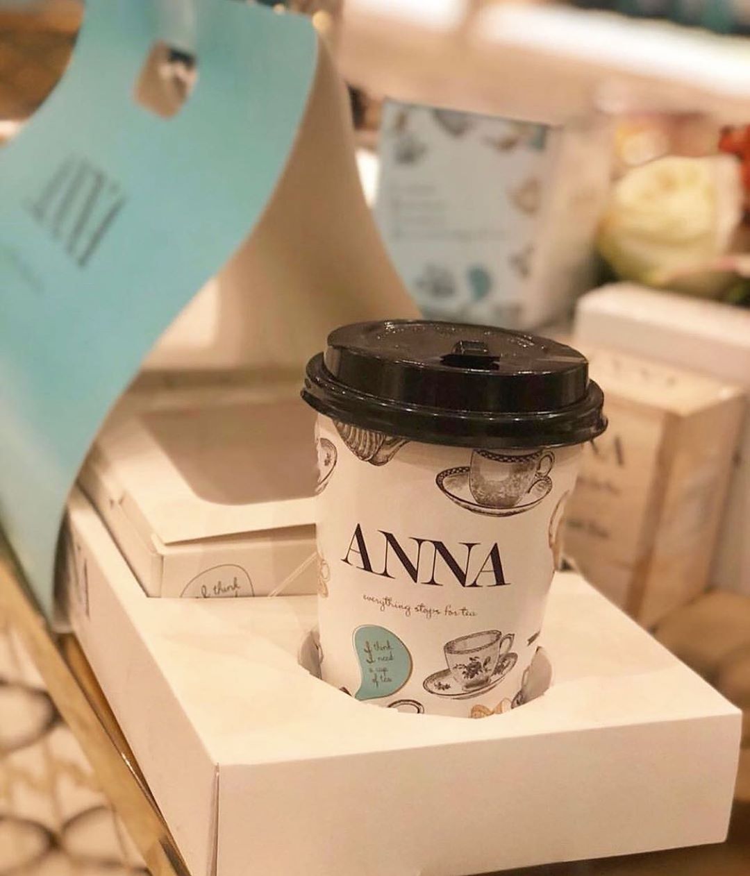 يسعدنا استقبال طلباتكم الخارجيه
ابتداءً من غداً ١ فبراير
#anna_togo #afternoontea #cake #coffee