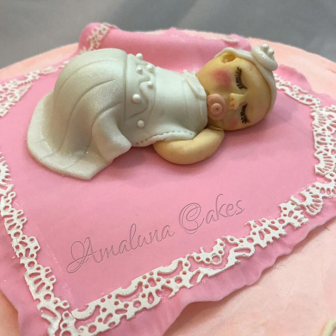 Hush little baby don't say a word ✨ Little princess sleeping on her lace detailed blanket This was for a sabe3, aka " welcome baby" party ✨ Chocolate and Vanilla Cake with velvety low sugar cream cheese frosting. #baby #babygirl #babyshower #pink #cake #cakeart #pink #party #cakestagram #naturalingredients #vanilla #edibleart #riyadh #jeddah #sleep #sleepy #newborn #blanket #snooze #lace