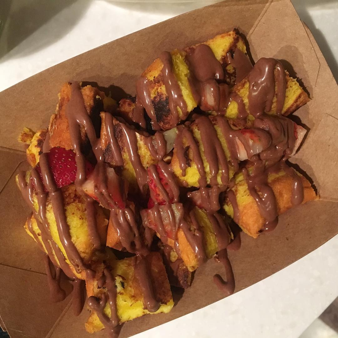 فرنش توست مع نوتيلا واختياركم من اي نوع فواكة ولا اوريو #frenchtoast #foodtruck #مشاريع_السعودية