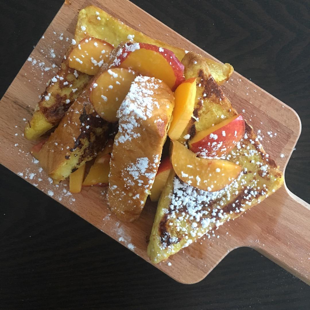 ايش وجبتكم المفضلة؟ مايحتاج نقولكم ان وجبتنا المفضلة هي الفطور وبكل وقت #frenchtoast #breakfast #foodtruck #riyadh #riyadhbreakfast