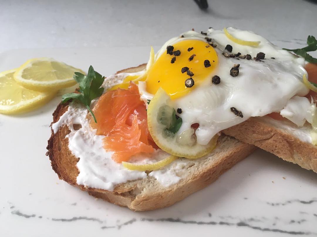 A good morning starts with a good breakfast تعالوا زورونا في الفيصليه ريزورت - درة الرياض من الساعه ٤ الى ١١ موجودين الى يوم الأحد الله يحيكم ✨
#breakfast #foodtruck #food #riyadh #national_day #اليوم_الوطني #فودترك #بيض #فطور #الرياض #الرياض_ايفينت #ايفينت_الرياض