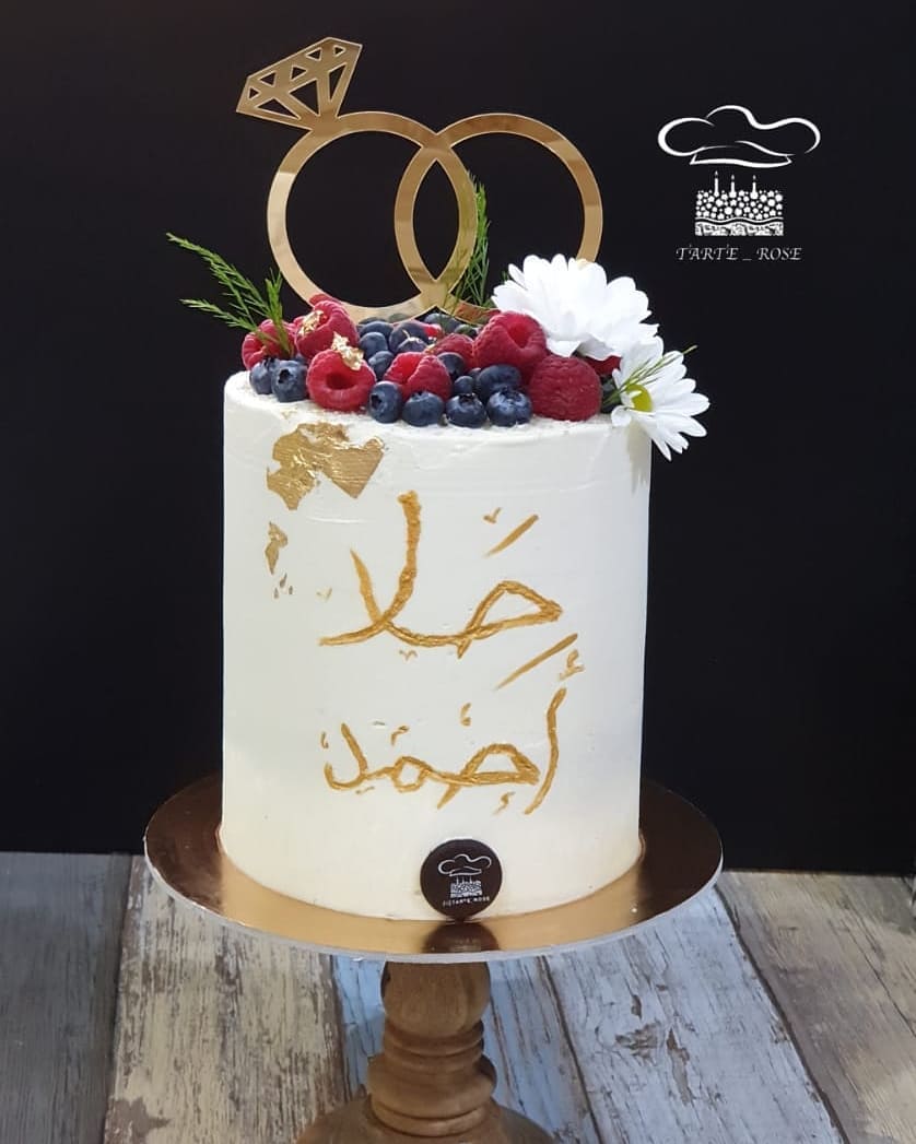 كيكة مقاس ٦ انش بالتوت الاحمر والازرق
#هروب #حلويات_تارتي_روز #كيك #الصهاليل #جازان