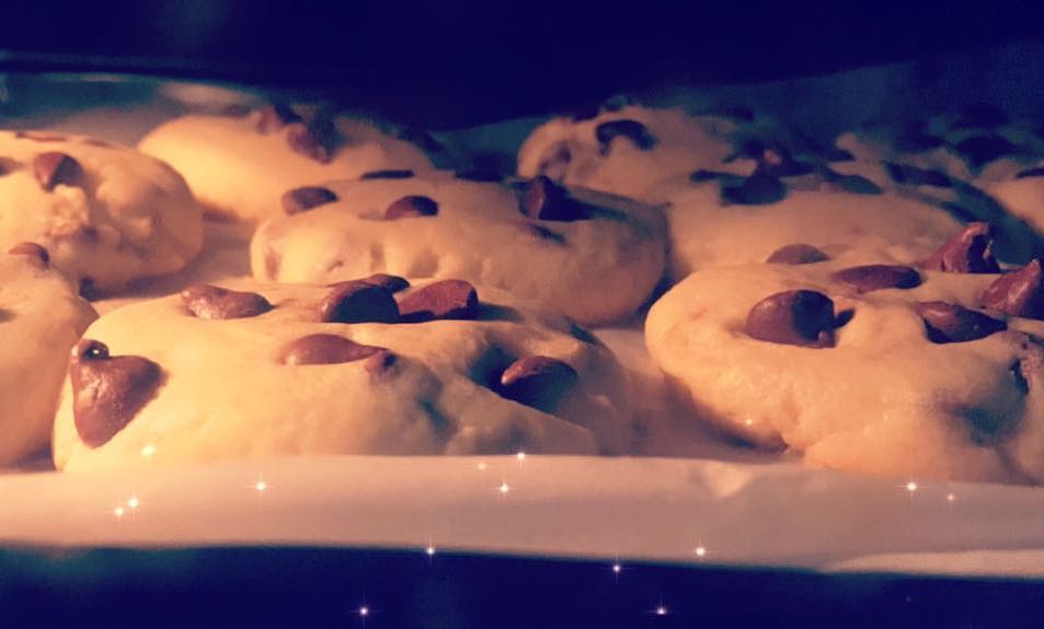 عينه من طلبيات اليوم تخبز طازجه عند الطلب * للي يحبون التشوكليت يكون سايل سخنوا الكوكيز بالمايكرويف ثواني فقط واستمتعوا بالطعم