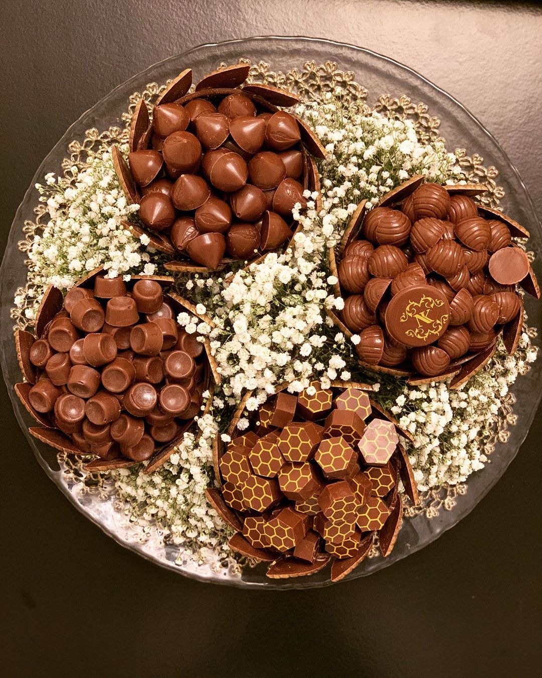 ألف مبرووك للفائزين تم توصيل الهدايا لهم ،، وعليهم بالعافيه ♥️وأشكر كل من شارك وارسل كلمات ودعوات جميله وترقبوا لمفاجآت أخرى بإذن الله وبالتوفيق للجميع