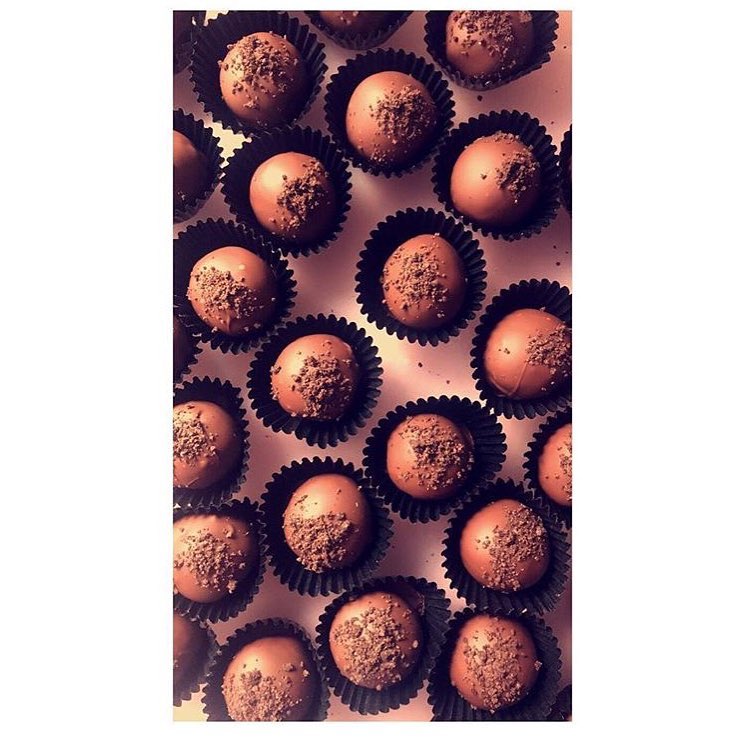Vanilla bean lovers we are happy to be back truffles are available at @goodies.sa