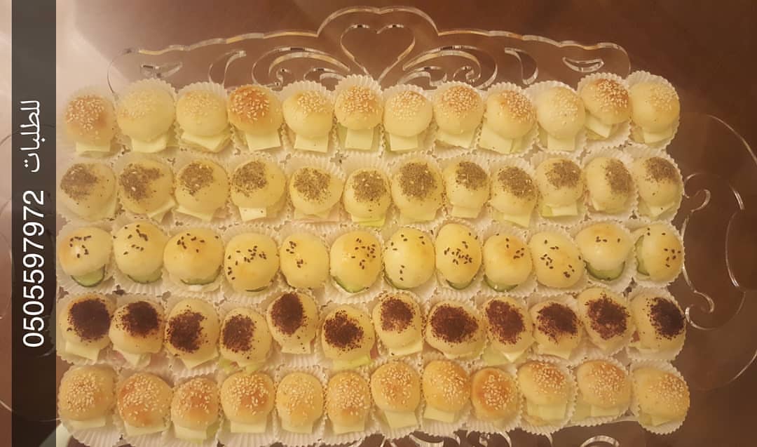 معجنات تقديم
عبارة عن سندويتشات صغيرة و الحشوات مشكلة