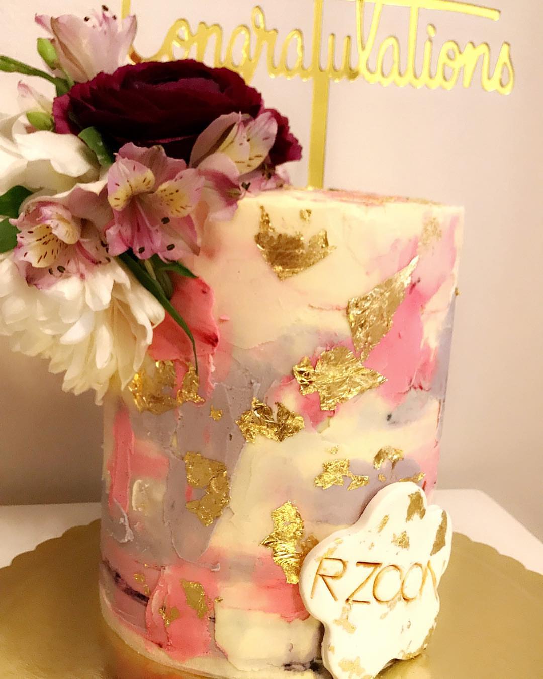 طلبية اليوم لزبونتنا الذوق #الرياض #تخرج #كيكات