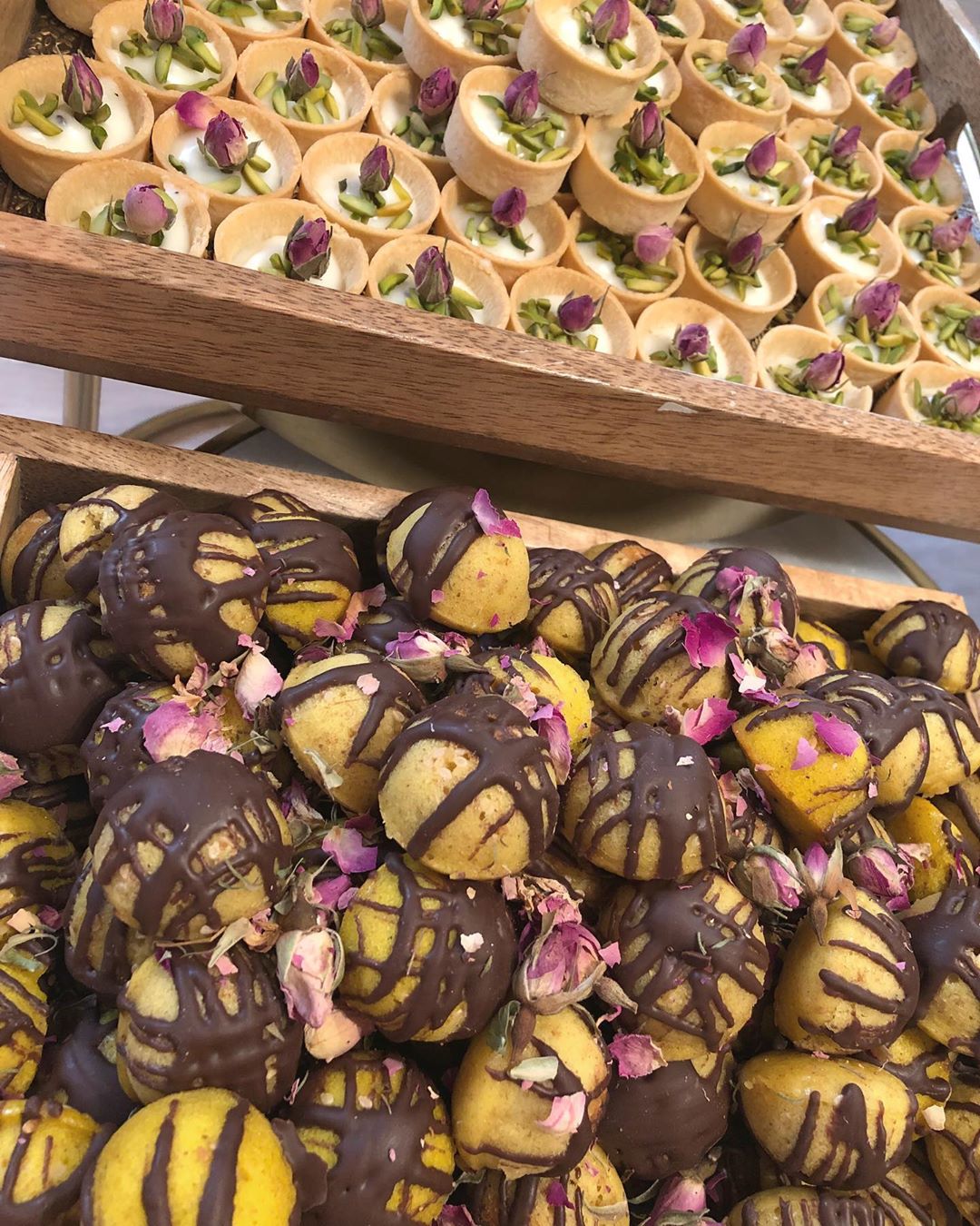 طلبية زبونة كليو ونص قرص عقيلي + كيلو ونص ميني مهلبية عليهم بألف عافيه ..
#الرياض#حلويات#أسر_منتجه#تشوكلت#بنات_السعوديه#زواجات#حلويات_أعراس#دعم_الأسر_المنتجه#حفلات#مناسبات#تقديمات#تقديم_مواليد#تقديم_أستقبالات#حلى_الزفه#حلويات_غريبه#حلويات_زواجات#حلويات_مناسبات#صواني_تقديم#رمضان#رمضانيات#غبقه#عيديات#توزيعات_عيد