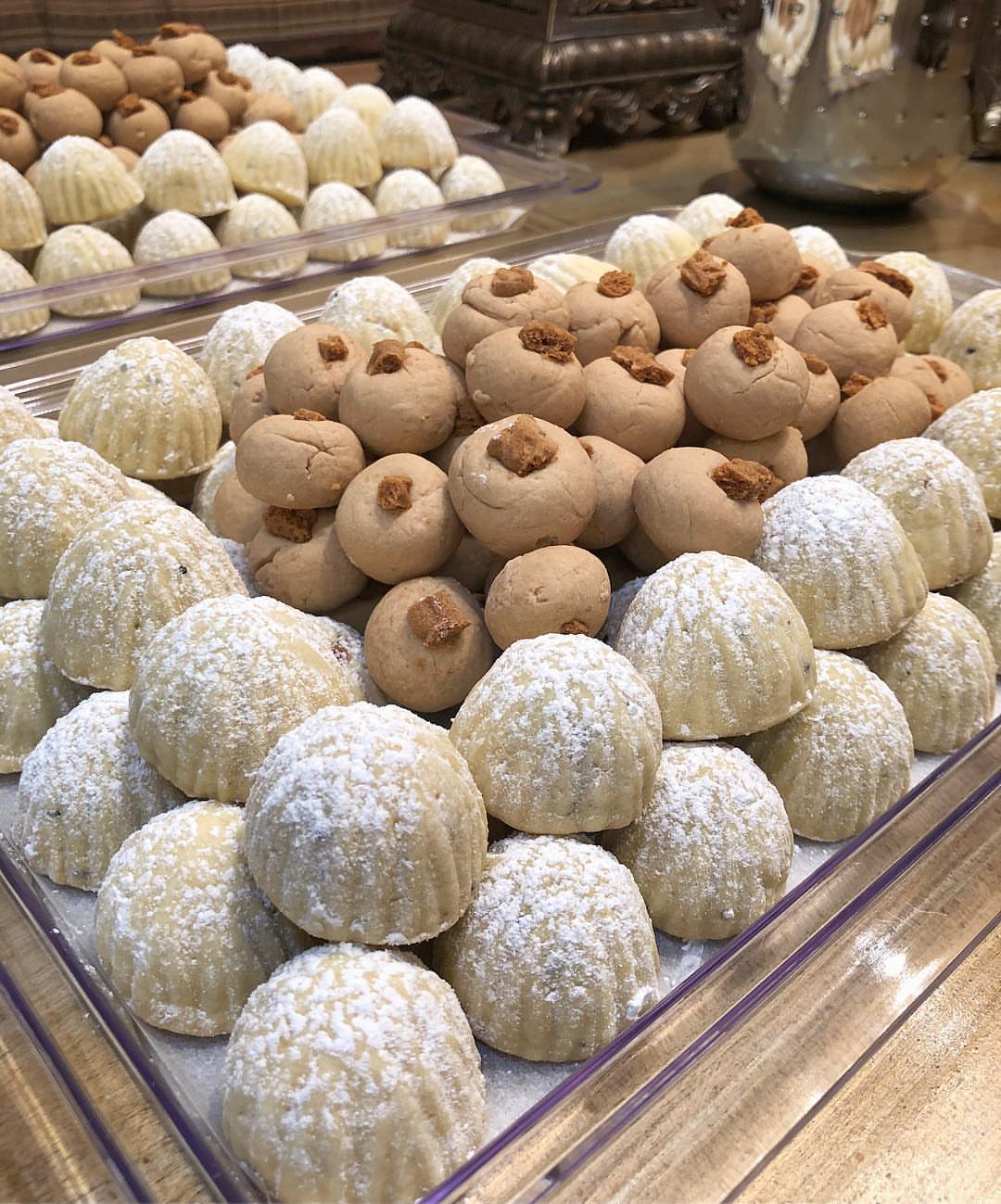 غريّبة لوتس و معمول بالتمر❤️