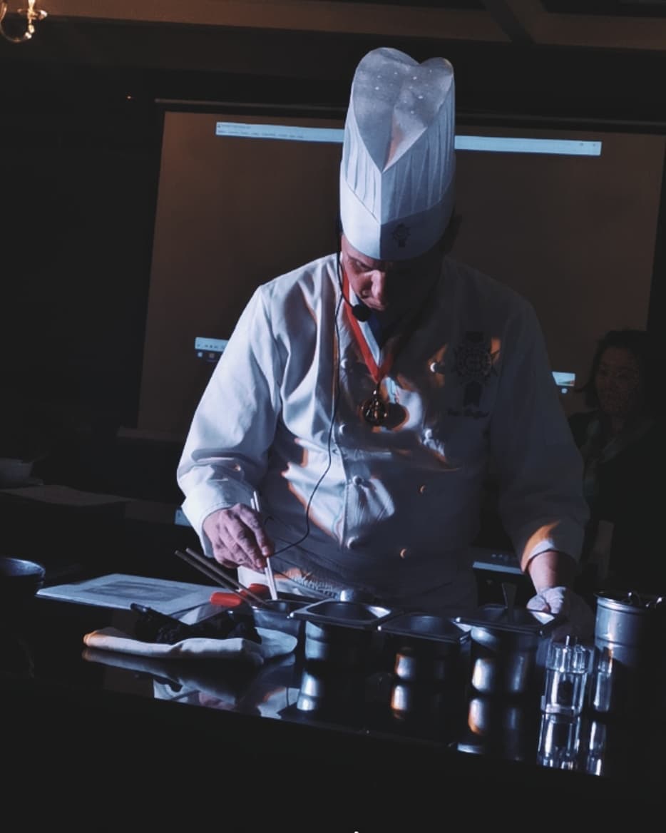 A beautiful workshop with the amazing Chef Ecric Briffard from @lecordonbleuparis thank u @blend_culinary for the invite
#workshop #cooking #lecordonbleu #homechef #homecooking #cookingclass