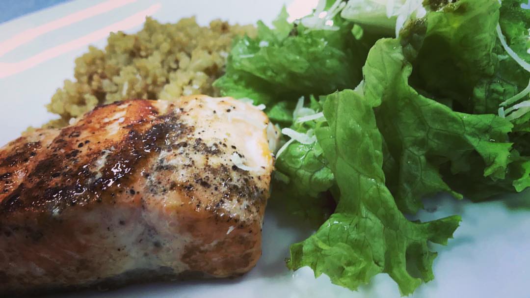 Healthy salmon Recipe Video on out YouTube channel now @ aliasbreakfast channel
طريقة فيليه السالمون الصحي على قناة اليوتيوب،، الرابط في البايو #aliaskitchen #aliasbreakfast #saudi #food #foodporn #foodi #foodlover #chefsoninstagram #homemade #homecooked #fresh #healthy #diet #recipe #east #fast #yummy #fish #salmon#seafood