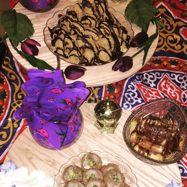 تجهيز طلبيات اليوم صواني رمضان