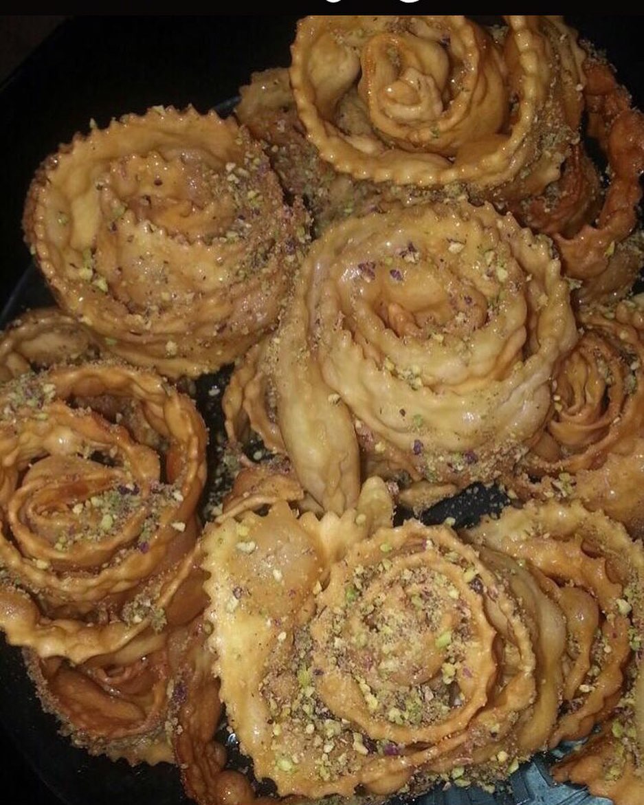 متوفر غدا حلا الورده 120 ريال للحجز التواصل واتس اب 0554412161. #كيك#تارت#توت#تمر#تشيزكيك#كيكةعسل#ضيافه#تقديم#الرياض