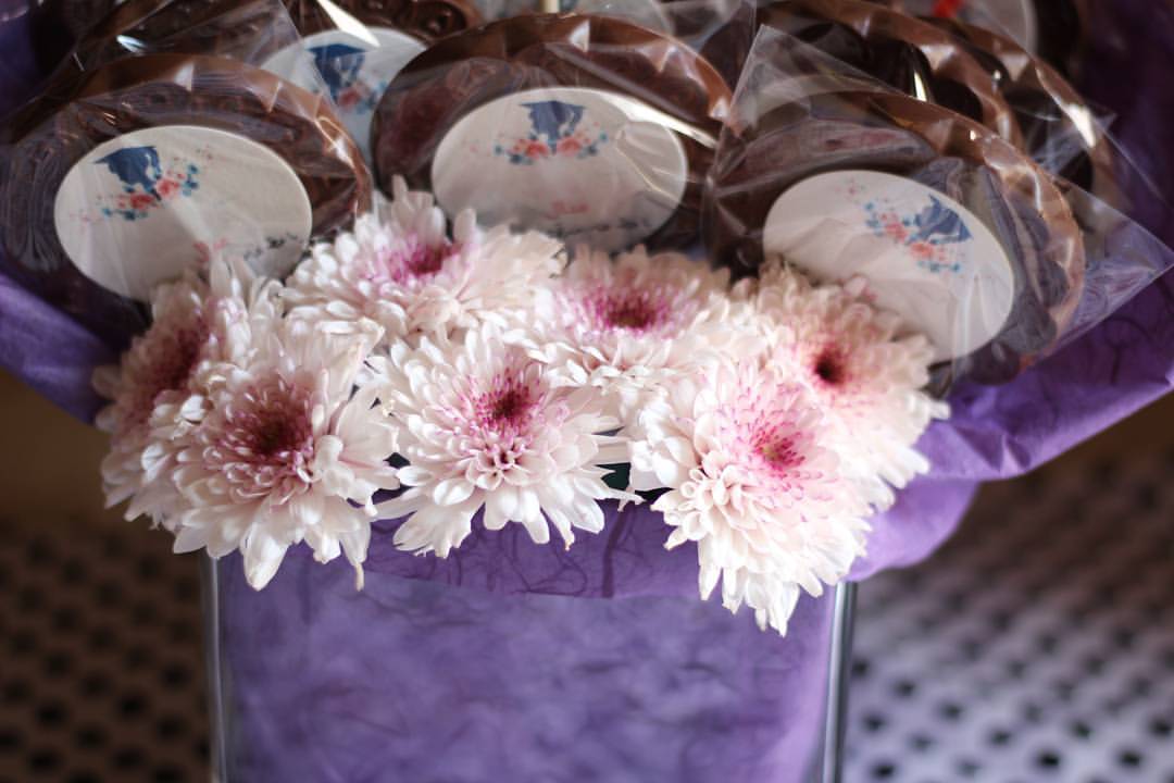 #chocolate #الدمام #نكد_كيك #الخبر #الراكه #المزروعيه #المباركيه #الشاطئ #الجبيل #الجامعيين #dripcake #naked_cake #pink #rose #chocolate