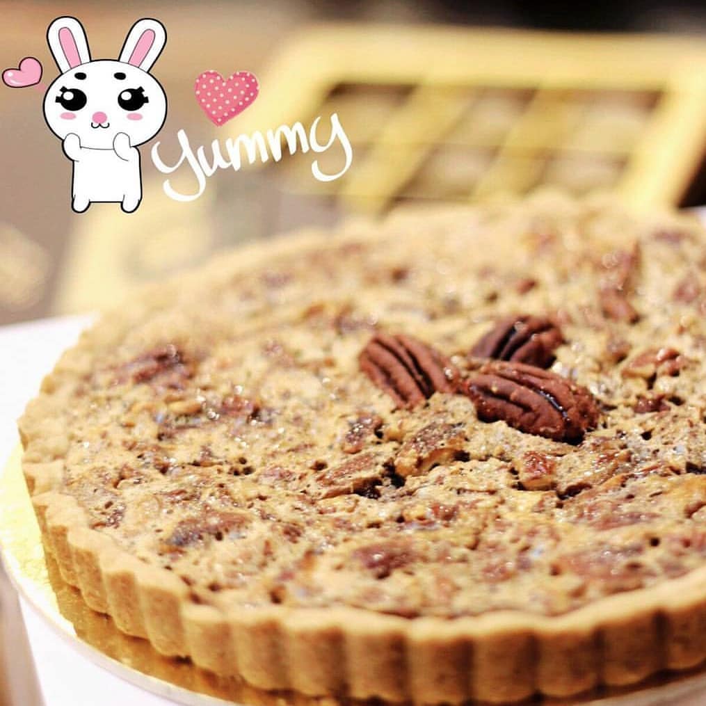 صباح اللذه ..
.
.
جربتوا قطعة من البيكان باي الصباح مع كوب القهوه ؟ ♥ .. شلون بعد اذا سخنتوها في المايكرويف شوي و تاكلونها و هي دافيه !! .
.
