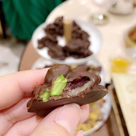 الذ دارك تشوكلت بالفستق
Pistachio chocolate
.
.
.#chocolate #love #cakes #cocoa #homemadefood #handmade #الرياض #خالي_من_الجلوتين
