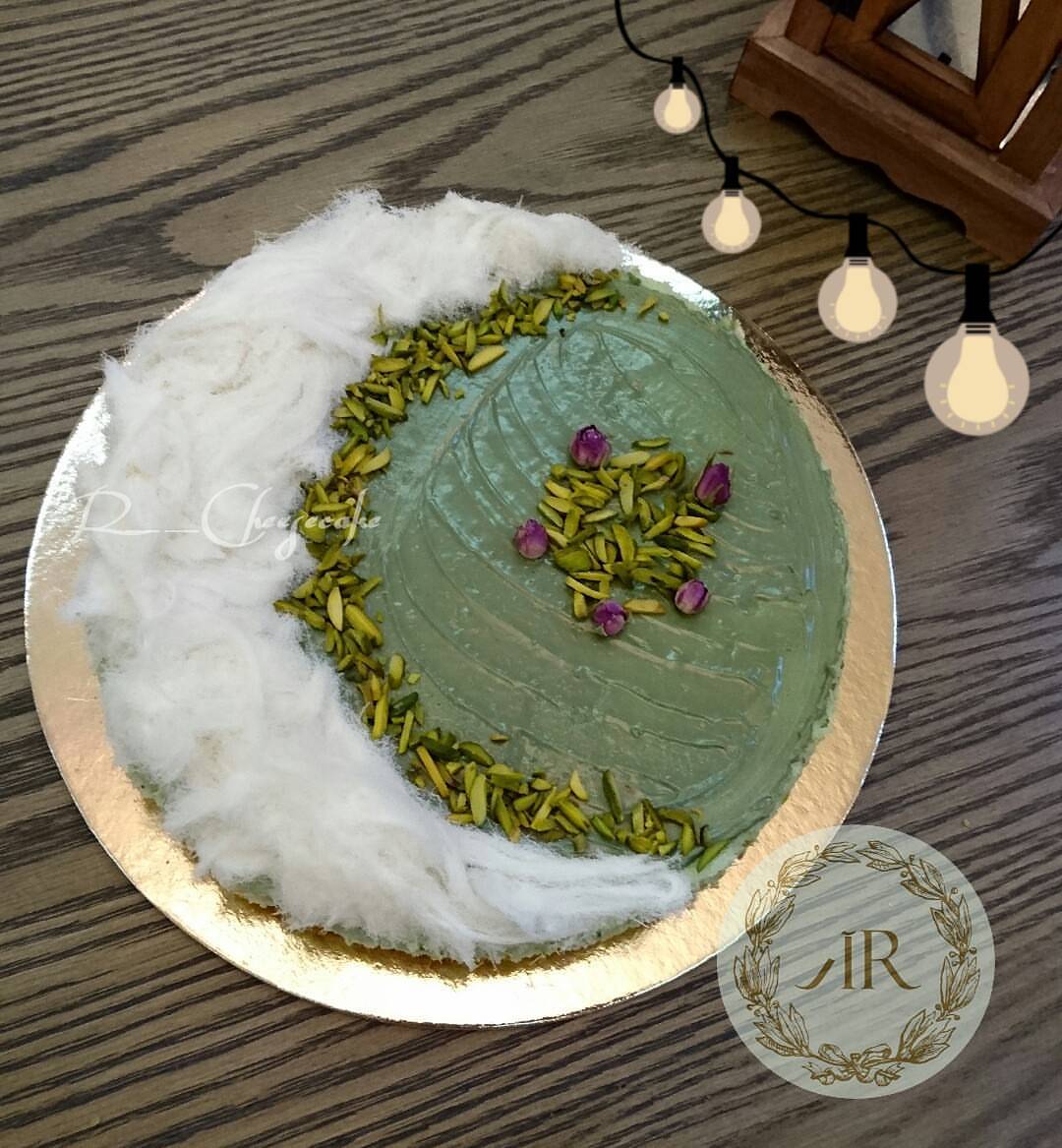 #رمضان_كريم أعزائنا أصدقاء #آر_تشيزكيك.
النكهة الشرقية هي ما يميز #تشيزكيك_الفستق لدينا فهي تضفي على امسياتكم روعةً لا تُنسى..