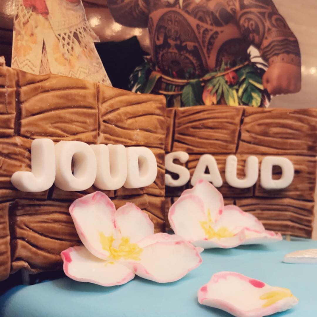 وهذي كيكتنا بركن هاواي شكرا لمشاركتنا الصوره الجميله