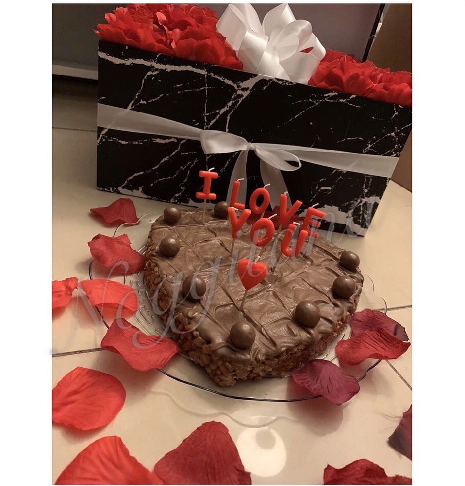 تصوير زبونتنا لكيكة الرايس كرسبي على شكل قلب ❤️ #حلا#حلويات#رايس_كرسبي #رايكم#قهوة#توزيعات#روعه#جدة#مكة#السعودية#لذيذ#مساء_الخير#مناسبات#تصويري#فوتو#عدستي#صور#تصميم#الناس_الرايئة#غرد_بصورة#صباح_الخير#الأنامل_الجميلة
#valentine
