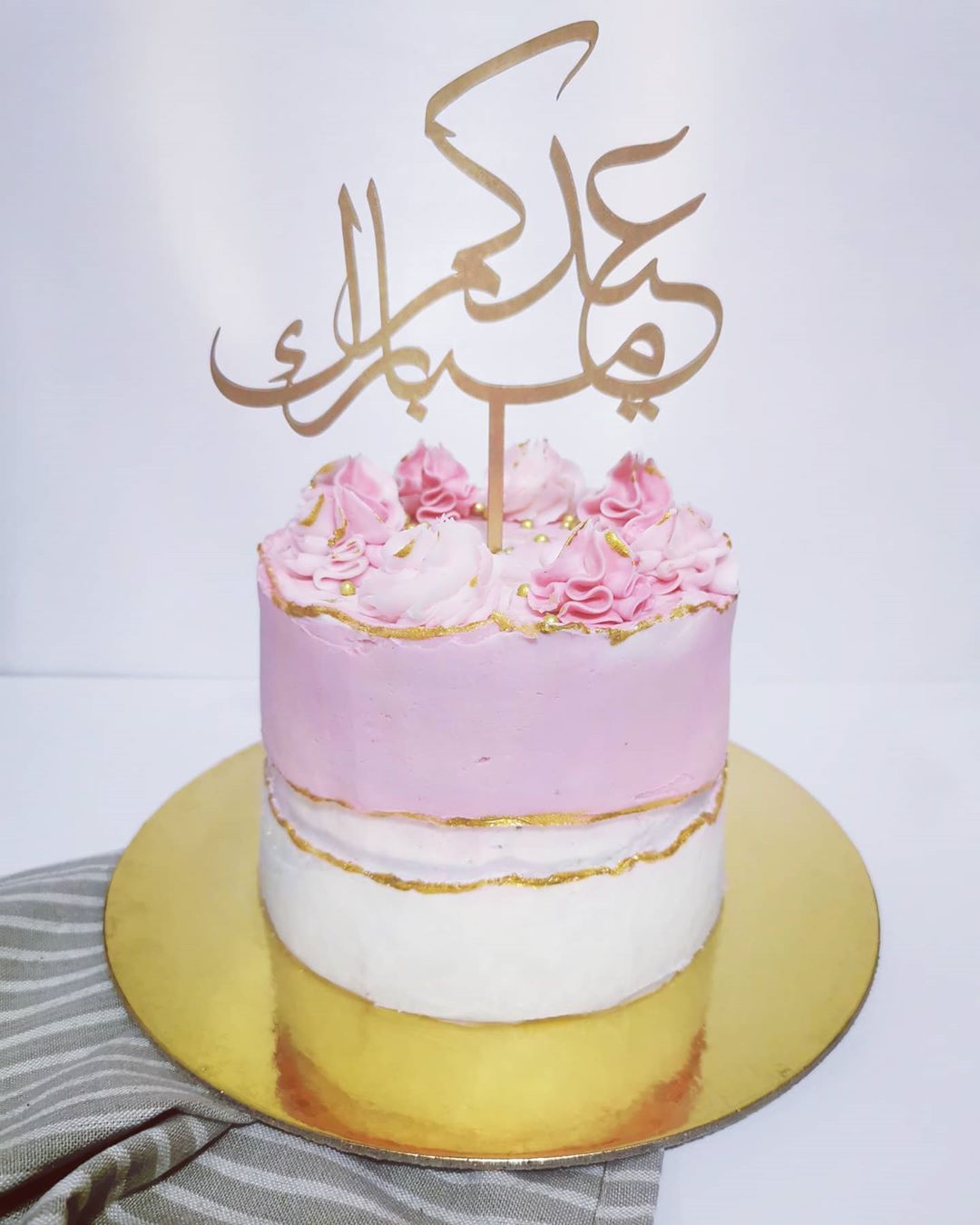 كل عام وانتم بالف خير وعساكم من عوادة جميعا
كيكات العيد الجاهزه للتسليم فورا
