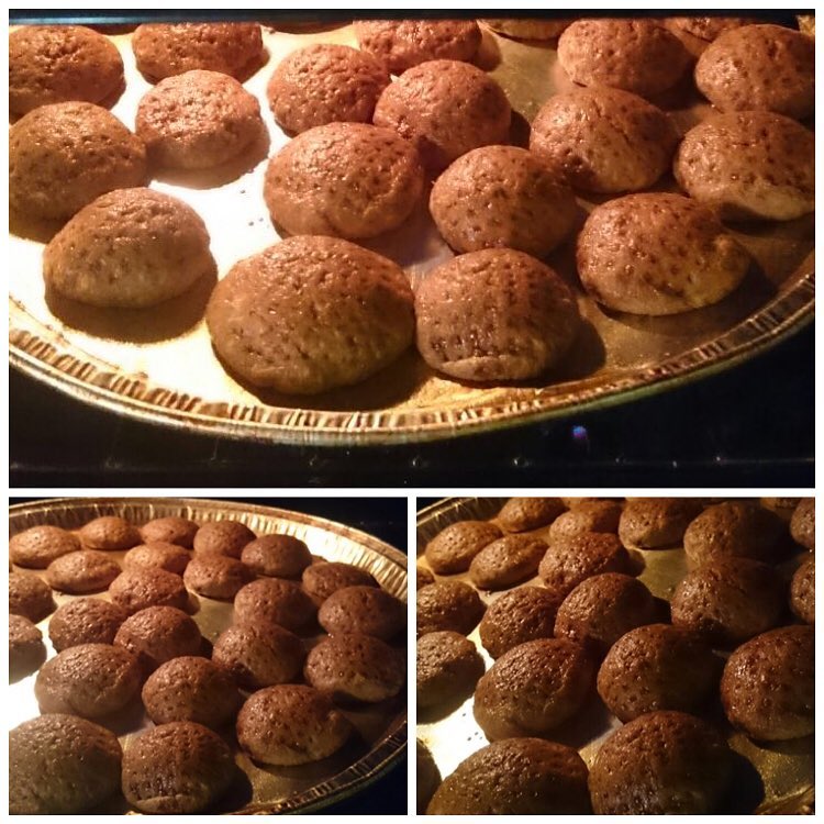 ميني كليجا .. سعر الحبة : ريال ونصف .
،
.
.
#كليجه #كليجا #كليجه_محشيه #ورق_عنب #حلوم #طلب #انستقرام #القصيم #حلى #حلويات #الرياض #جبن_حلوم #طلبات #قهوه #بالعافيه
