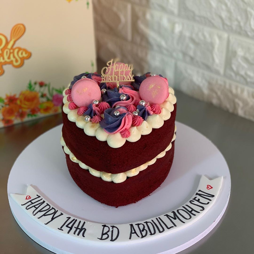 ياجمالوو ... كيكة القلب ٦ انش ١٤٠ شامل العبارة ❤️