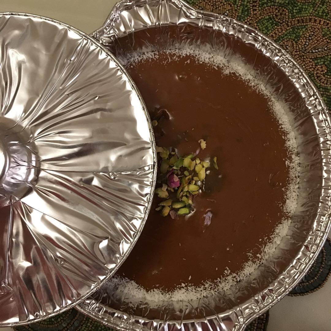 بودنق التمر بقدر القصدير