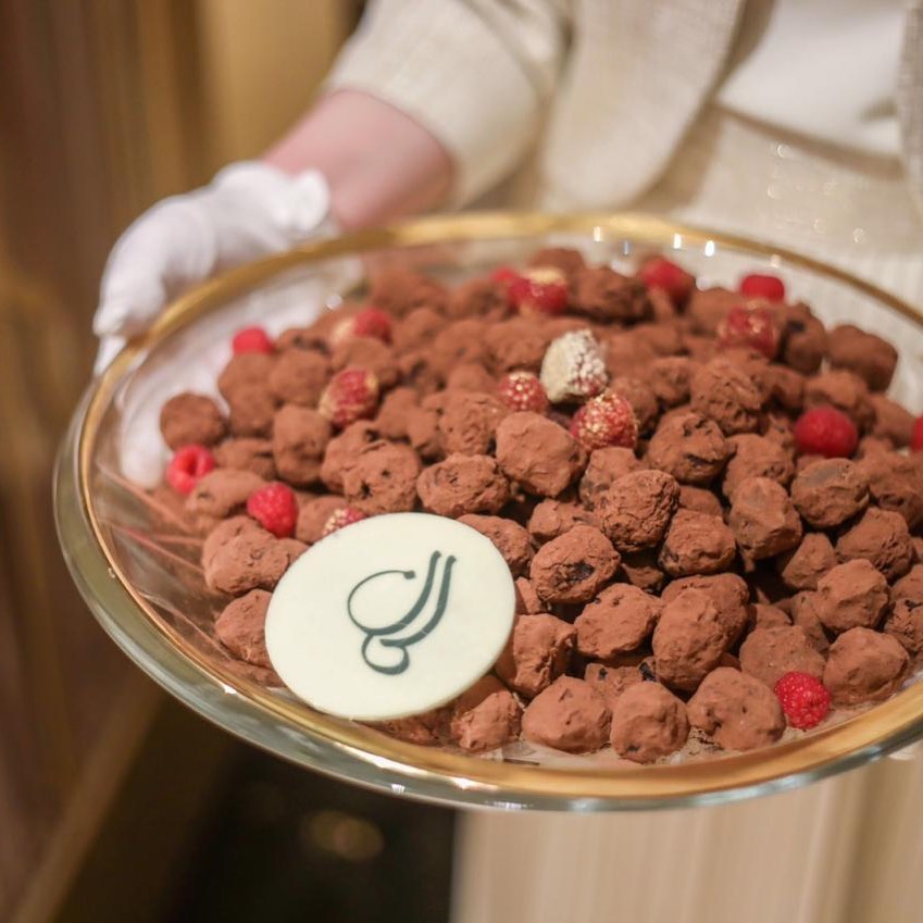 ترافل التوت الطازج في زفاف صاحبة السمو الملكي الأميره نوف بنت عبد العزيز بن مشعل❤️