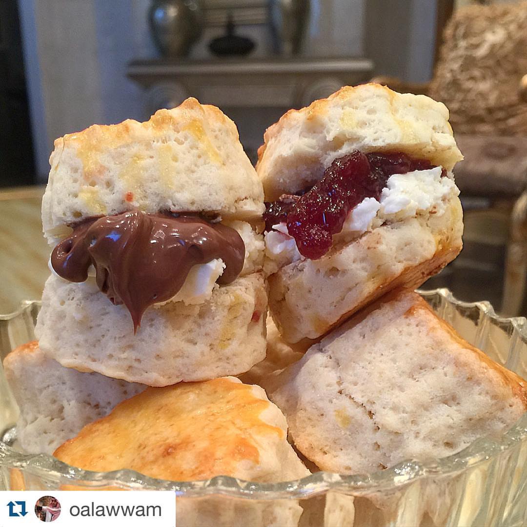 #Repost @oalawwam with @repostapp.
・・・
#الرياض #Riyadh.
.
.
جعل ايامكم كلها فخامة
افطرت سكونز وكريمة من
#misscupcakeghada
@ghadahalhumaid
وادري انه غريب شوي، لكن اضفت معها شوكولاتة سربيدبلز من
@spreadables
يازين سنع عيالنا وبناتنا ما شاء الله
.
Scones, cream, and (albeit unusual) chocolate, all locally made from scratch Yes, yes, yes, and yes .
.
#Saudi #scones #cream #chocolate #nutella #valrhona #Jeddah #Dammam #AlKhobar #Alqassim #spreadables
#سكونز #كريمة #نوتيلا #شوكلاتة #سبريدبلز #السعودية #القصيم #جدة #الدمام #الخبر #مطاعم_الرياض #تصويري