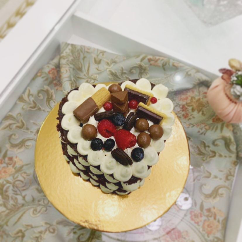 .
.
.
.
.
.
.
.
.
.
.
.
#cakedecorating #cake #cakes #cakedecoration #cakedecorator #cakestyle #cakedesigner #buttercreamcake #cakebirthday #vanillacake #chocolatecake #nakedcakes #flowercake #jeddah #جدة #جده #كيك #كيكات #كيكة_شوكولاته #كيكة_عيد_ميلاد #كيكة_تخرج #كيكة_حفلات #كيكة_الشوكولاته #كيكة #شوكولاتة #حفلات #حفل #تخرج #ميلاد #عيد_ميلاد