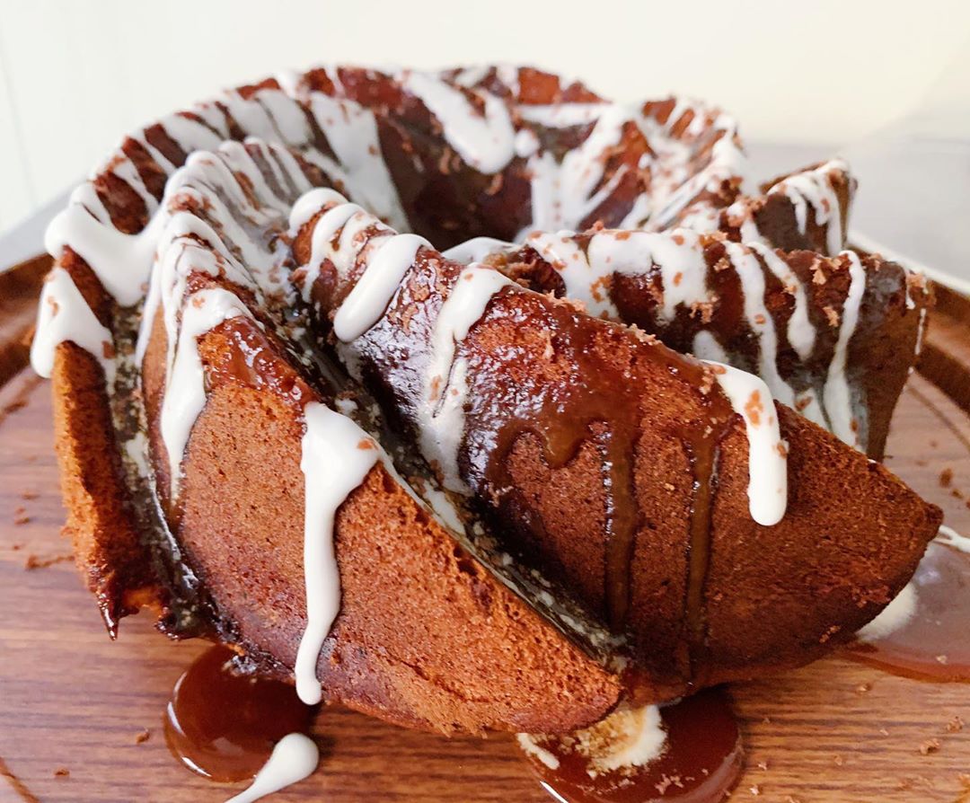 Banana cake
Flower shape 85sr
كيكة موز
شكل الوردة ٨٥ ريال