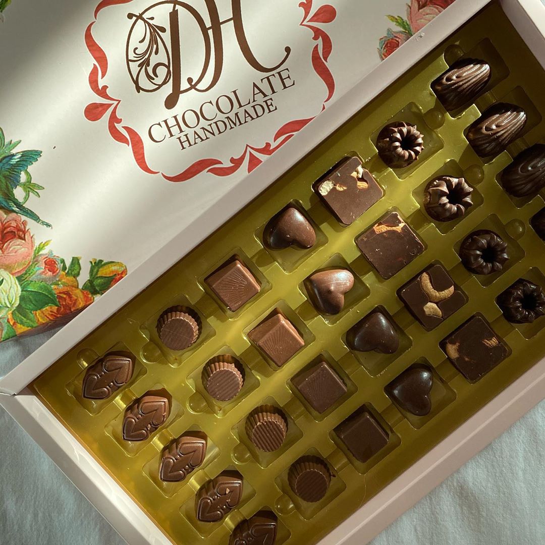 حلي يومك مع دي إتش شوكلت #dh_chocolate .
.
.
. .
#الرياض #الخرج #السيح #الهياثم #المجمعة #نعجان #حلا_قهوة #حلا_سريع #حلا_بارد #شوكلت_بلجيكي #بوكسات #صفقات #عين #فايروس #dh_chocolate #رباعيات #فايروس #كيكالليمون #حجر #فعاليات #إجازه #عشاء_سريع #عيد #رمضان #عين #المنظومة #تواصل