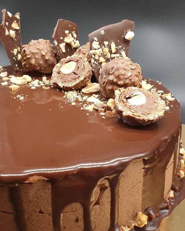 موس تشوكليت بالفريروشيه
#كيك #الرياض #شكولاتة #موسم_الرياض #فن #اكل #حلا #حلويات #كيكة #cake #art #fun #food #mouse #chocolate