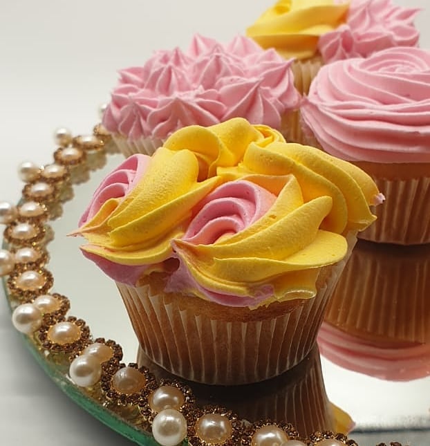 Cupcake
#art #cupcakes #color #food #cake #chocolate #fun #cream #riyadh #riyadhseason #الرياض #موسم_الرياض #كب_كيك #فن #اكل #شكولاتة #فانيلا